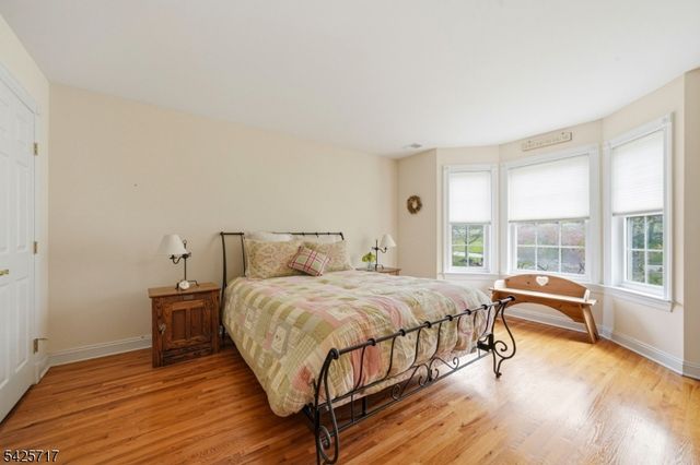 6 Wolfe Run Ct, Washington Twp., NJ 07853