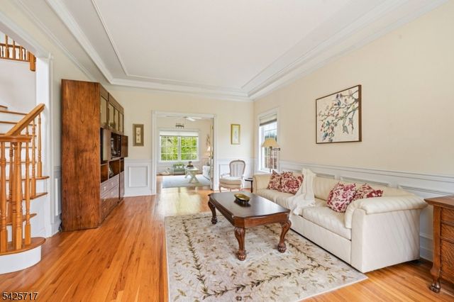 6 Wolfe Run Ct, Washington Twp., NJ 07853