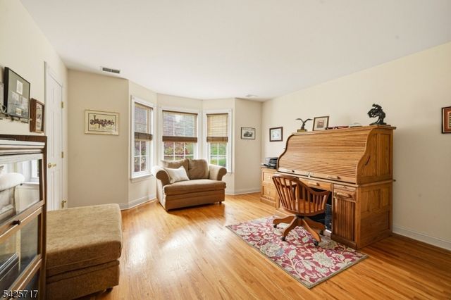 6 Wolfe Run Ct, Washington Twp., NJ 07853