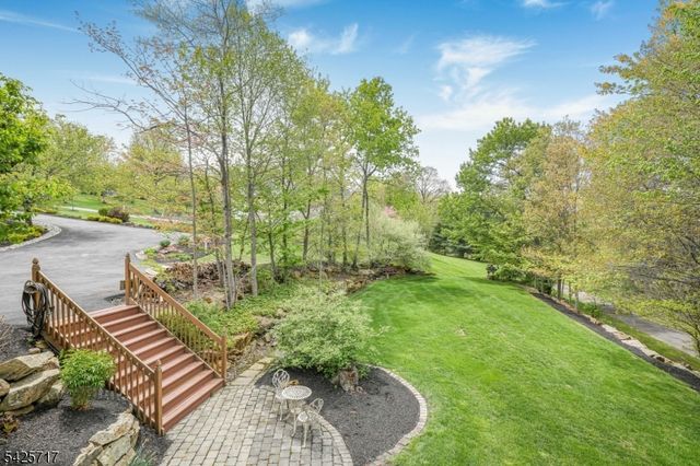 6 Wolfe Run Ct, Washington Twp., NJ 07853