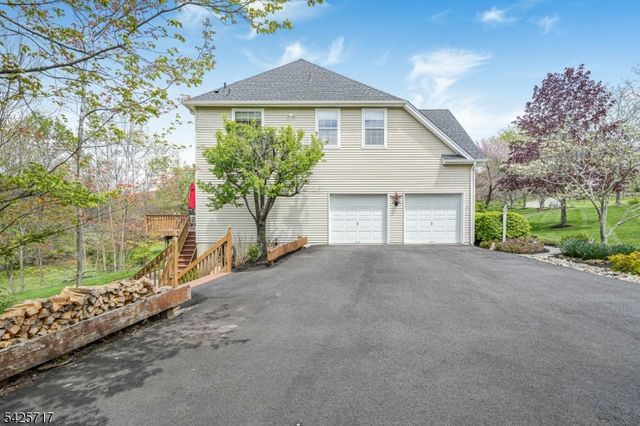 6 Wolfe Run Ct, Washington Twp., NJ 07853