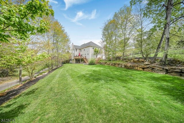 6 Wolfe Run Ct, Washington Twp., NJ 07853