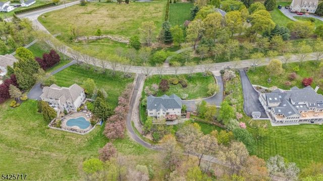 6 Wolfe Run Ct, Washington Twp., NJ 07853