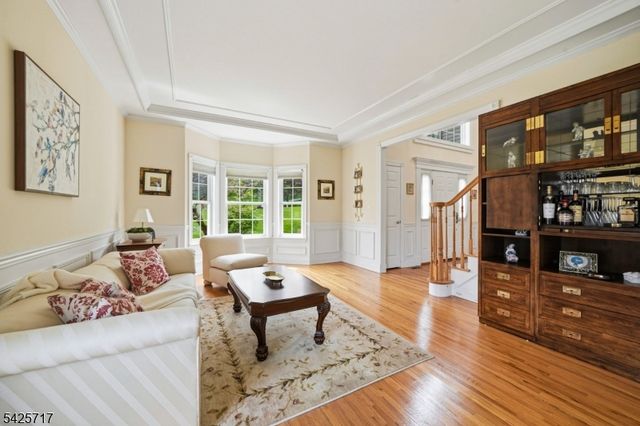6 Wolfe Run Ct, Washington Twp., NJ 07853