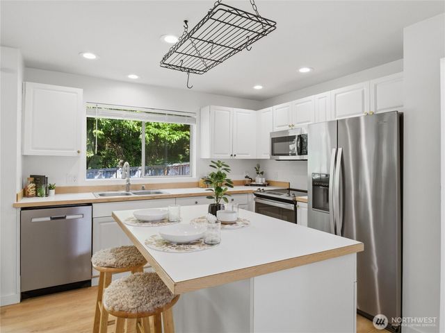 3803 Crystal Ridge Drive SE, Puyallup, WA 98372