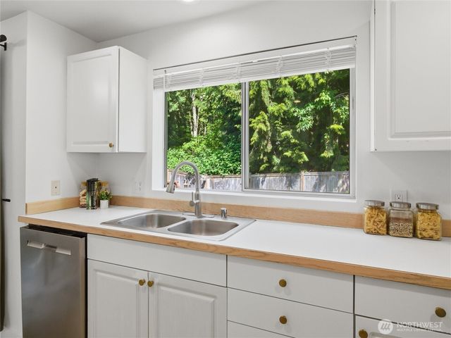 3803 Crystal Ridge Drive SE, Puyallup, WA 98372