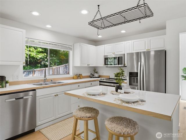 3803 Crystal Ridge Drive SE, Puyallup, WA 98372
