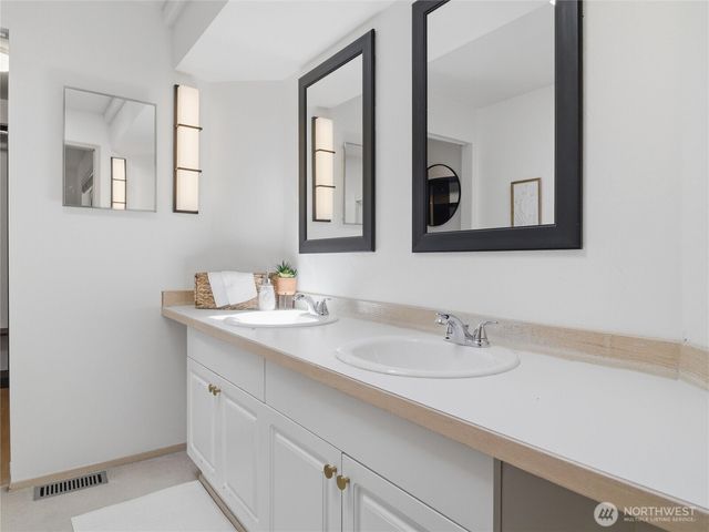 3803 Crystal Ridge Drive SE, Puyallup, WA 98372
