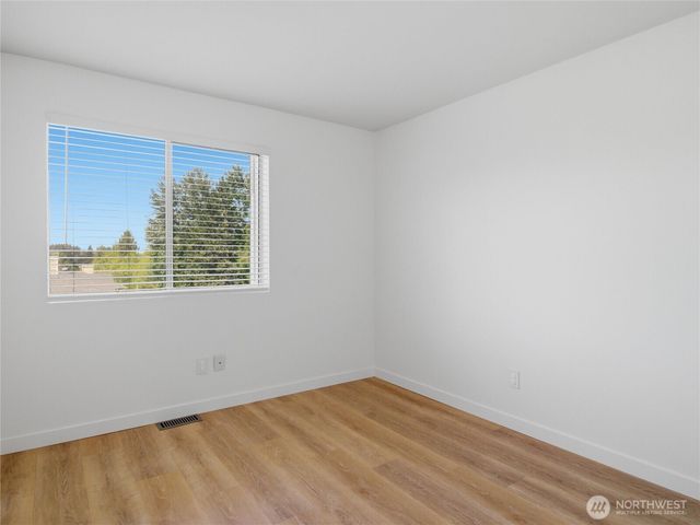 3803 Crystal Ridge Drive SE, Puyallup, WA 98372