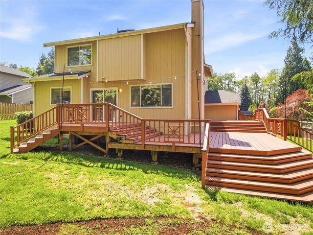 3803 Crystal Ridge Drive SE, Puyallup, WA 98372
