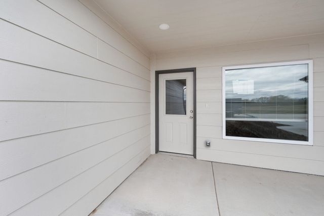 841 S Wybern St, Valley Center, KS 67147