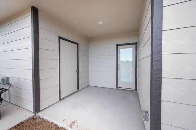 841 S Wybern St, Valley Center, KS 67147