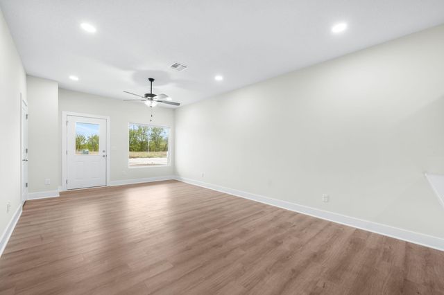 841 S Wybern St, Valley Center, KS 67147