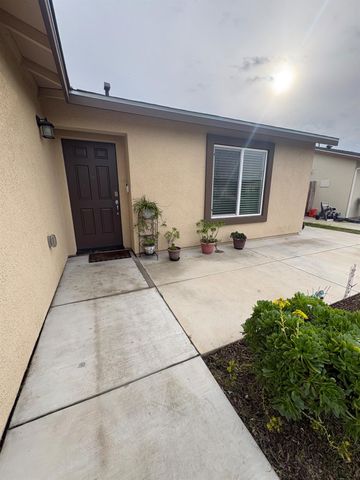 628 Marcus St, Merced, CA 95341