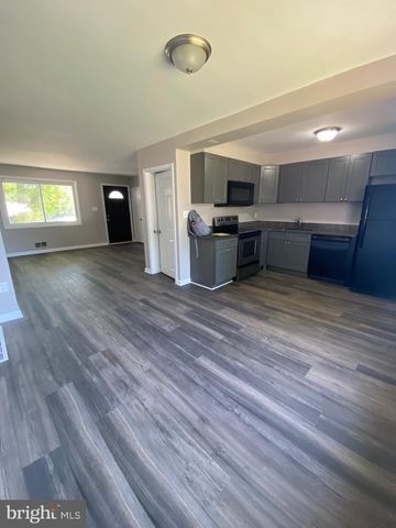 221 SOUTHEASTERN COURT, Essex, MD 21221