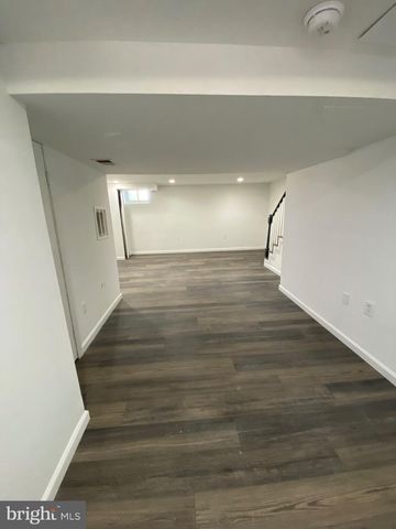 221 SOUTHEASTERN COURT, Essex, MD 21221