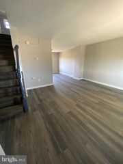 221 SOUTHEASTERN COURT, Essex, MD 21221
