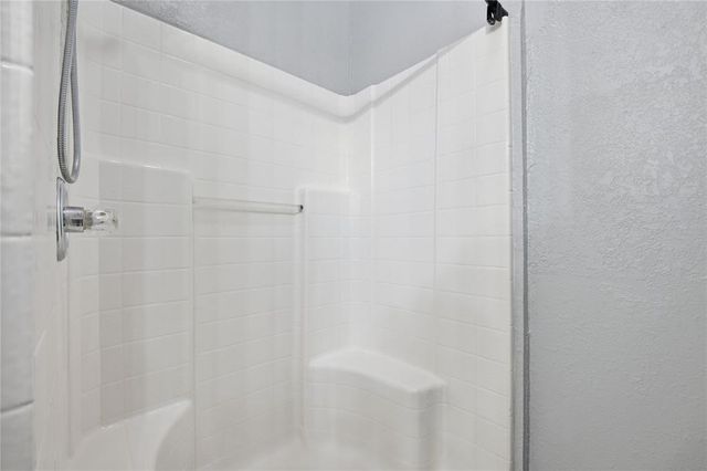 1005 Meadowlake Drive, Noble, OK 73068