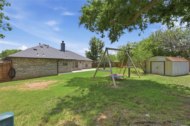 1005 Meadowlake Drive, Noble, OK 73068