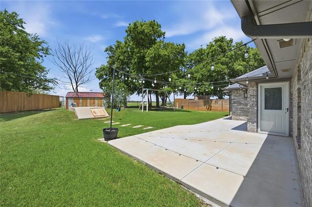1005 Meadowlake Drive, Noble, OK 73068