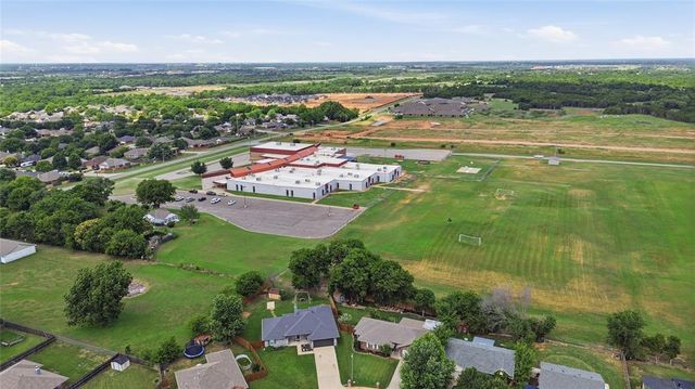 1005 Meadowlake Drive, Noble, OK 73068