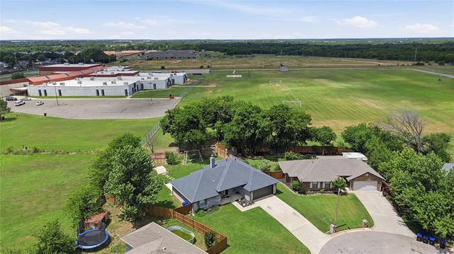 1005 Meadowlake Drive, Noble, OK 73068