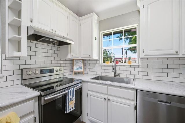 1005 Meadowlake Drive, Noble, OK 73068