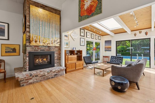 1030 Yell Ln, Glen Ellen, CA 95442