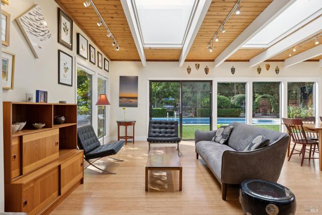 1030 Yell Ln, Glen Ellen, CA 95442