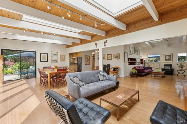 1030 Yell Ln, Glen Ellen, CA 95442