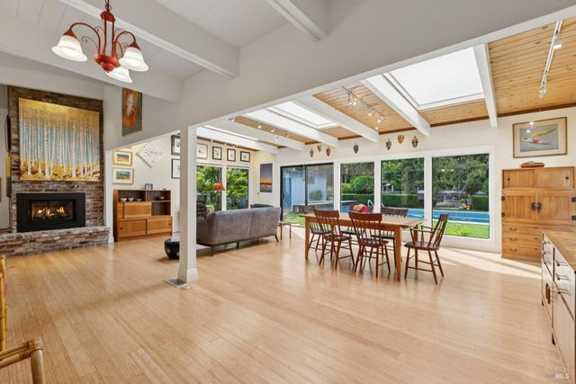 1030 Yell Ln, Glen Ellen, CA 95442