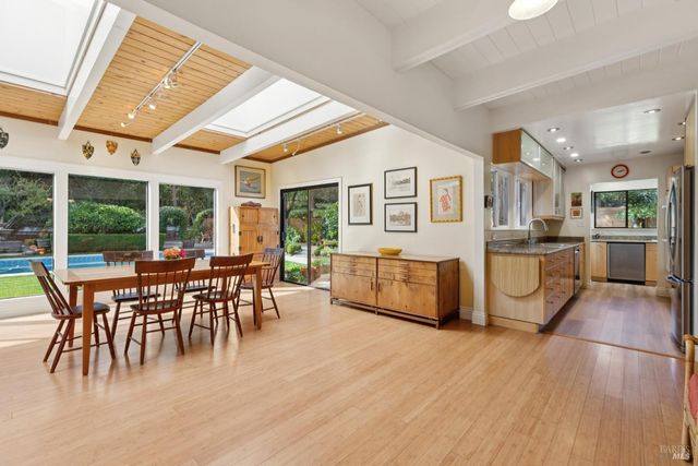 1030 Yell Ln, Glen Ellen, CA 95442