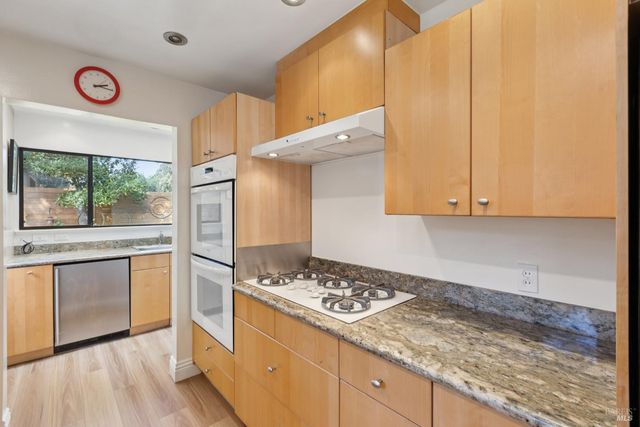 1030 Yell Ln, Glen Ellen, CA 95442