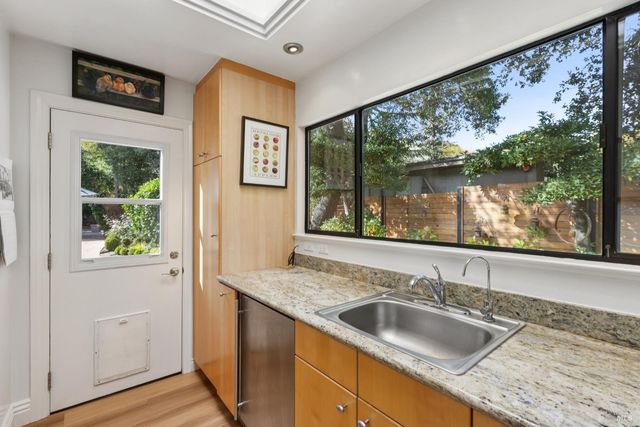 1030 Yell Ln, Glen Ellen, CA 95442