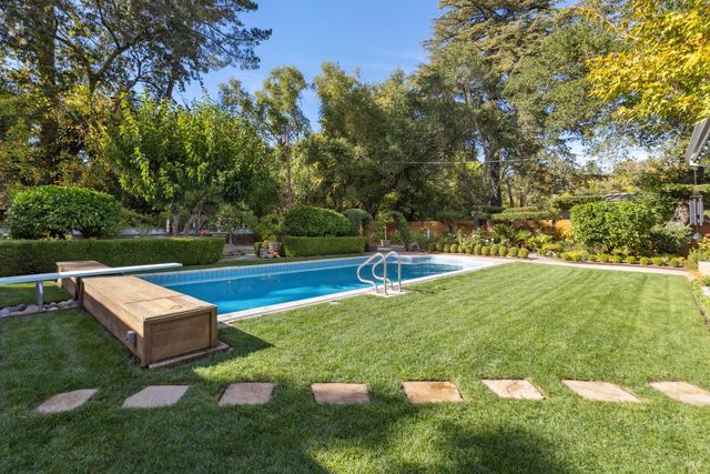 1030 Yell Ln, Glen Ellen, CA 95442