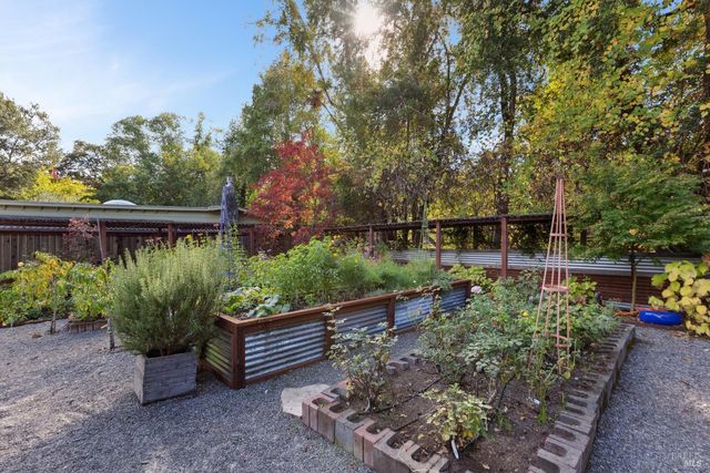 1030 Yell Ln, Glen Ellen, CA 95442