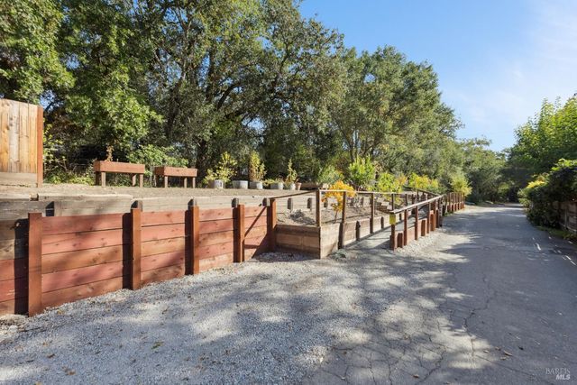 1030 Yell Ln, Glen Ellen, CA 95442