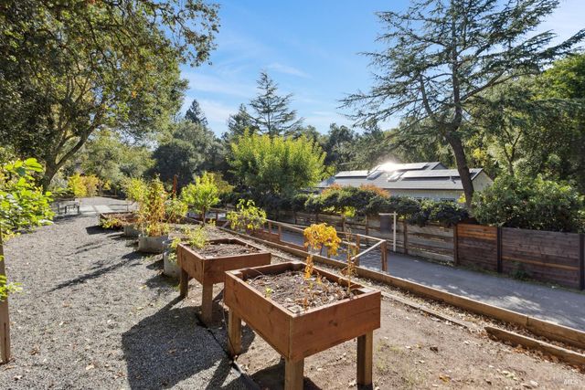 1030 Yell Ln, Glen Ellen, CA 95442