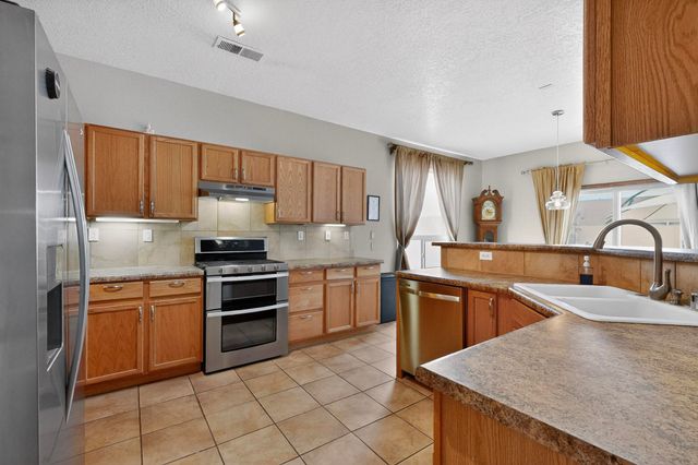 7712 Calle Carisma NE, Albuquerque, NM 87113