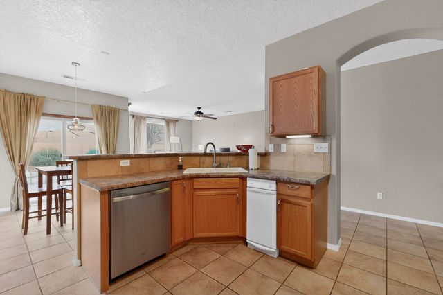 7712 Calle Carisma NE, Albuquerque, NM 87113