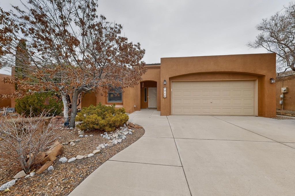 7712 Calle Carisma NE, Albuquerque, NM 87113