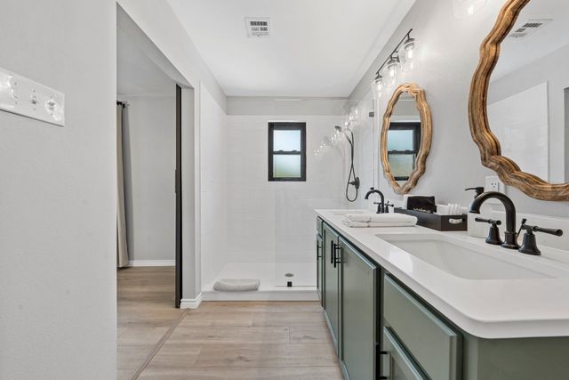 1190 Greenwood Lane, Waco, TX 76705