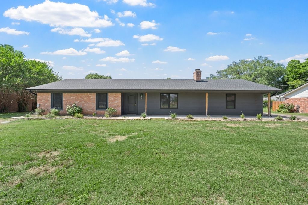 1190 Greenwood Lane, Waco, TX 76705