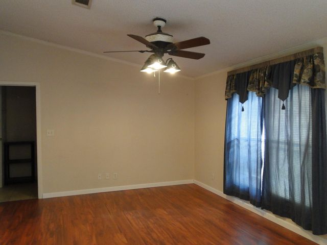 107 W Dawn DR, Johnson City, TX 78636