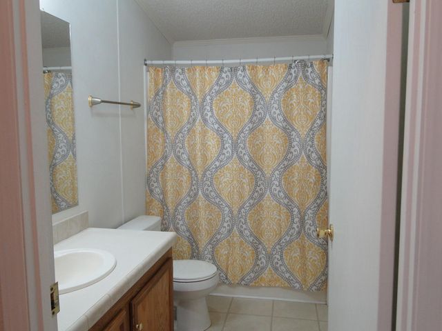 107 W Dawn DR, Johnson City, TX 78636