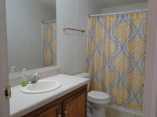 107 W Dawn DR, Johnson City, TX 78636