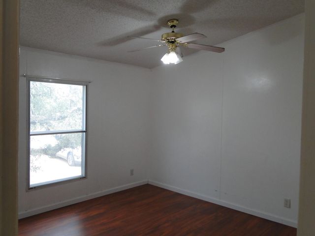 107 W Dawn DR, Johnson City, TX 78636