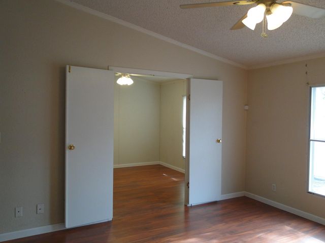 107 W Dawn DR, Johnson City, TX 78636