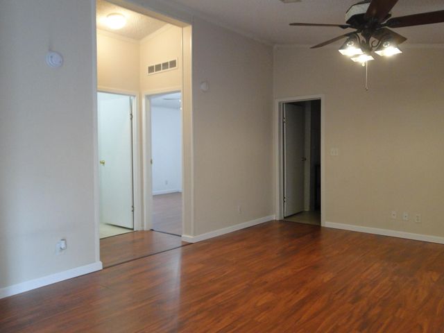 107 W Dawn DR, Johnson City, TX 78636