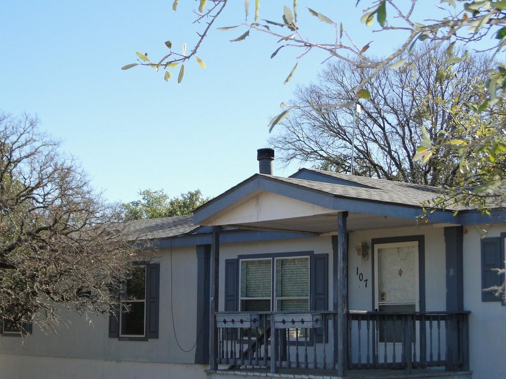 107 W Dawn DR, Johnson City, TX 78636